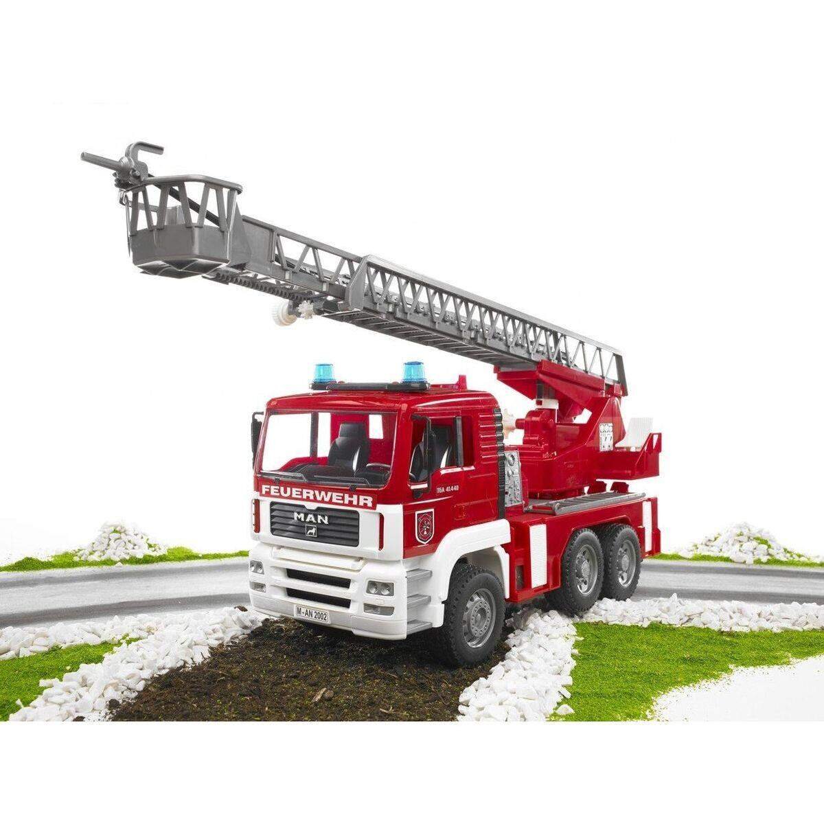 BRUDER® 02771 MAN TGA Feuerwehr mit Drehleiter, Wasserpumpe und Light and Sound Module(trucks) inkl. Batterie